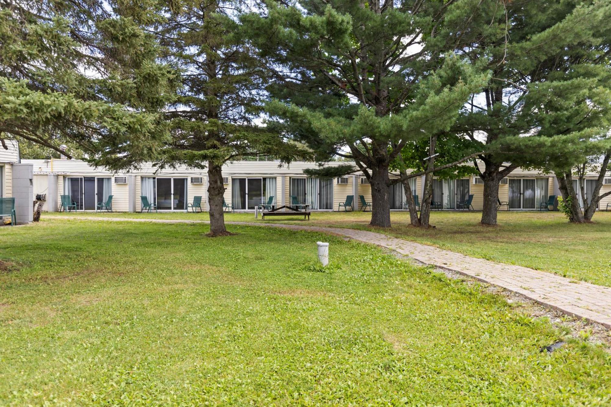 Ambassador Motel Sault Ste. Marie Buitenkant foto